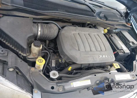 2011 Chrysler Town & Country Touring z USA, uszkodzony, nr VIN 2A4RR5DG9BR770959